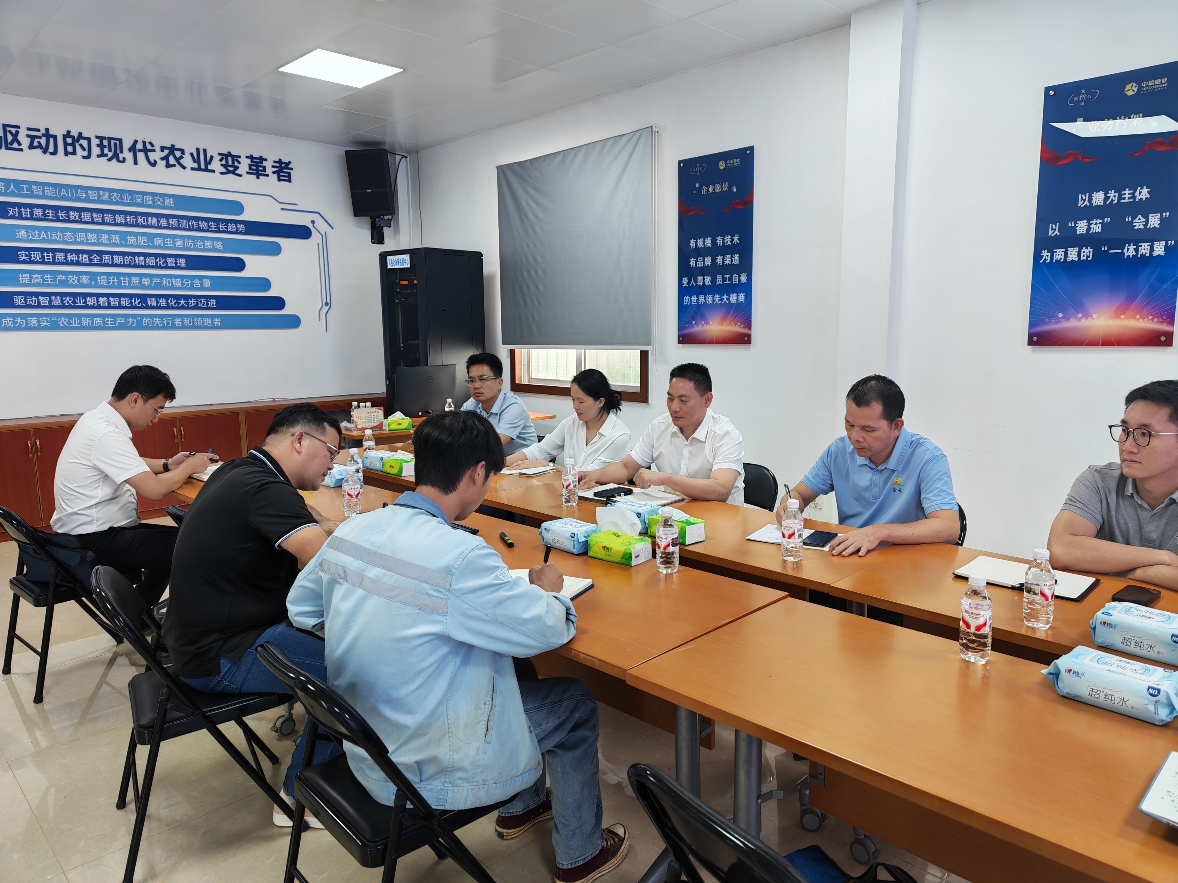 何少波率隊(duì)開展對(duì)標(biāo)調(diào)研